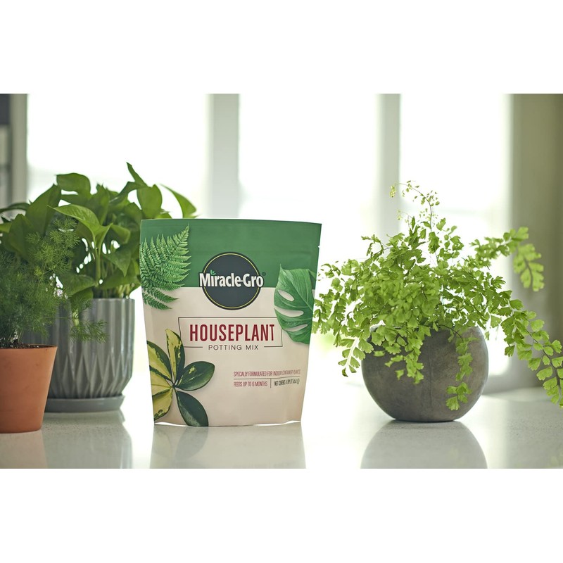 Miracle-Gro Houseplant Potting Mix - Fertilized Soil, Designed to be