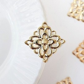 Small Square (Tiny Square) Hanbok Traditional Metal Decoration Holiday Gift Money Envelope Wrapping Hairpiece Decoration Hanbok Accessory Decoration Gift for Foreigners / 작은사각(쪼꼬미사각) 한복 전통금속장식 명절선물 용돈봉투 포장 가채장식 한복악세사리장식 외국인선물