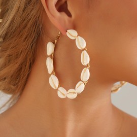 Natural Cowrie Shell Hoop Earring for Women White Shell Drop Dangle Earrings Bohemian Style Shell Earrings Ocean Theme Summer Earrings Beach Conch Shell Dangle Earrings Jewelry (White)