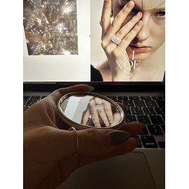 Button mirror / Button mirror