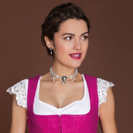 Alpenflüstern DHK230 Traditional Pearl Choker Necklace Traditional Heart Elegant Costume Necklace with Traditional Heart Nostalgic Women's Costume Jewellery Dirndl Necklace in Black and Cream White,