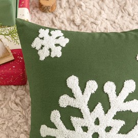 Woaboy Pack of 2 Christmas Dark Green Throw Pillow Covers Decorative Snowflake Embroidery Couch Pillows Canvas Cushion Cases Holiday Home Decor Soft Pillowcases for Sofa Bedroom Car 18x18 Inch