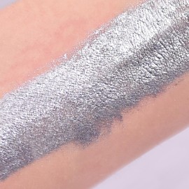 GRIMAS Pressed Cosmetic Glitter 4g, 701 Sparkling Silver, professioneller gepresster Hautglitzer, vielseitig einsetzbar, kein Kleber nötig, plastikfrei, vegan