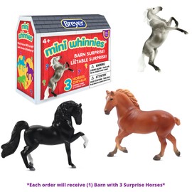 Breyer Horses Mini Whinnies Granero Sorpresa | 3 Caballos | Surtido al Azar | Escala 1:64 | Caballos miden 2 x 1.5 Pulgadas | Modelo #7846