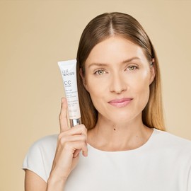 Lise Watier CC Crème Colour Corrector Multi-Perfecting Moisturizer SPF 25, Neutral/Neutre, Hydrating Lightweight Texture, Self-Adjusting Pigments, All Skin Types, 40 mL