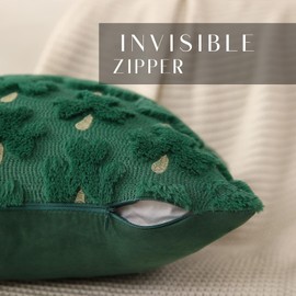 DFXSZ St Patricks Day Pillow Covers 18x18 inch Set of 2 St Patricks Day Decorations Green Shamrock Soft Plush Faux Fur Jacquard Throw Pillows for Bedroom Sofa Holiday Festivals Home Decor PTK022A18