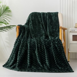 Exclusivo Mezcla Large Soft Fleece Throw Blanket, 127x178 CM Stylish Jacquard Throw Blanket for Couch, Cozy, Warm, Lightweight and Decorative Forest Green Blanket