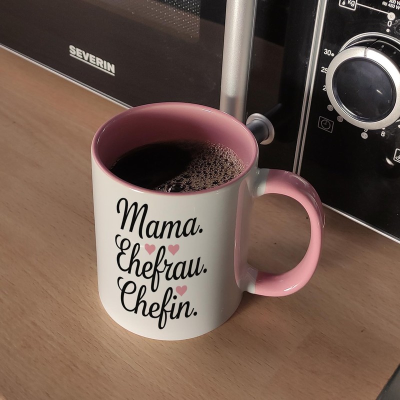Mama Ehefrau Chefin Kaffeebecher in rosa stilvolles Design geschwungene Schrift