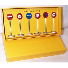 atlas editions miniatures dinky toys Reproduction 40 Village Road Signs metal 6pc