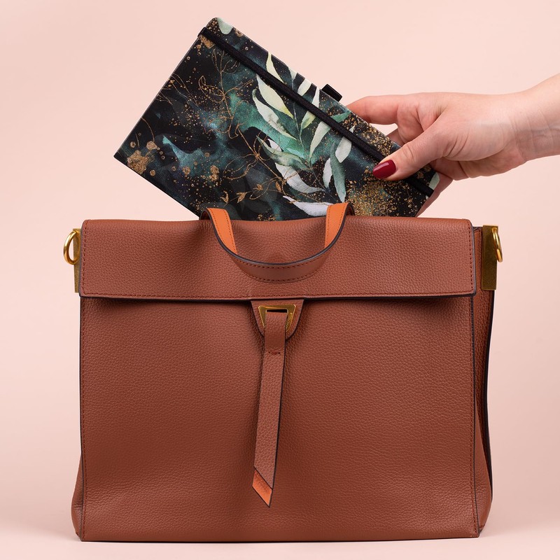 Notebook Lined with Elastic Band, 13 x 21 cm, Approx.