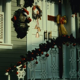 Christmas Bells Decorations Brass Hanging - Rustic Xmas Bell Cow Decor Decorative Vintage Antique Lucky for Door Porch Wreath Mantle Greenery Farmhouse Garland Stair Rail Holiday, Brass,3pcs