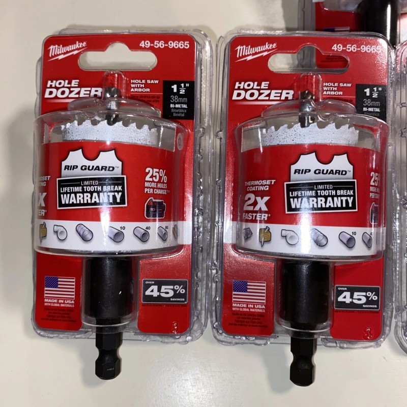 Milwaukee 1-1/2 in. Hole Dozer Bi-Metal Hole Saw with 3/8