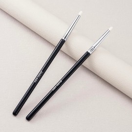 ENZO KEN Natural Goat Hair Eyeshadow Brush, Small Blending Eye Shadow Brush, Eye Shadow Blending Brush, Eye Blending Brush, Nose Contour Brush, Eyeshadow Blending Brush, Eye Makeup Brushes. (E904S)