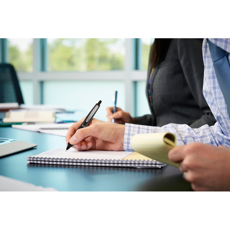 PILOT Dr. Grip FullBlack Refillable & Retractable Ballpoint Pen, Medium