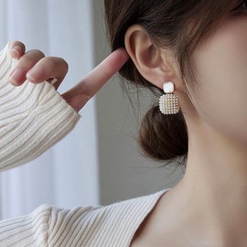 White Pearl Dangle Earrings Pearl Wedding Earring Brides Gold Pearl Earrings Bridal Pearl Drop Earrings Acrylic Square Stud Earrings Pearl Statement Earrings Jewelry for Women