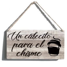 Funny Kitchen Signs Gift Farmhouse un Cafecito Para el Chisme Wooden Hanging Sign Rustic Wall Art Home Kitchen Decoration 12 x 6 Inches…