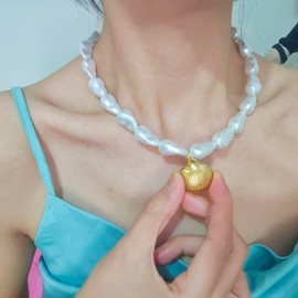 Gold Starfish Necklace for Women Chunky Baroque Pearl Shell Pendant Necklace Big Pearl Seashell starfish Necklaces Summer Jewelry Gifts for Women (Shell)