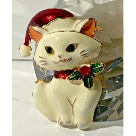 BETSEY JOHNSON ADORABLE WHITE ENAMEL CHRISTMAS KITTY CAT WITH STOCKING CAP PIN