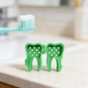 Estuche protector para cabezal de cepillo de dientes con orificio
