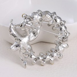 TseenYi Pearl Brooch Pins Crystal Butterfly Pins Brooch Silver Pearl Rhinestone CZ Broonch Vintage Pearl Pins Brooch Cardigan Clip Lapel Clip Shirt Clip Jewelry for Women and Girls Gifts