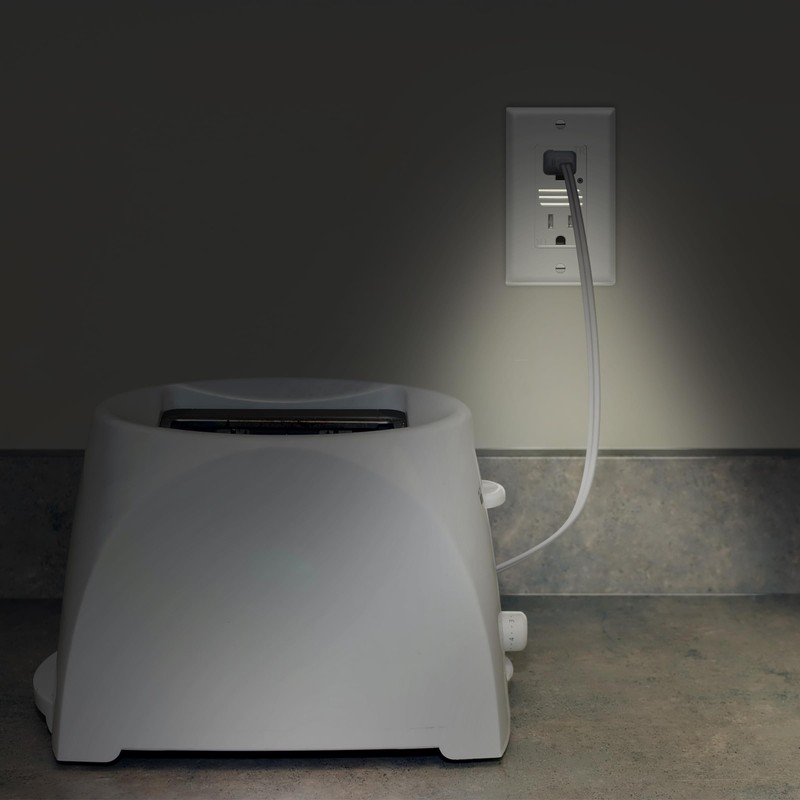 TOPGREENER LED Guide Light Receptacle with Automatic Daylight Sensor, Night