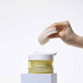 Partner company Moist, hypoallergenic toner pad, pore care, skin crystallization, oil and moisture balance, collagen Vita C pad, 160g / 촉촉한 저자극 토너패드 모공케어 피부결정돈 유수분밸런스 콜라겐 비타 씨 패드 160g
