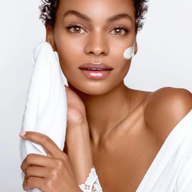 Jouer Microfiber Face Towel & Pouch - Microfiber Towel - Reusable Makeup Remover - Makeup Eraser Cloth - Wash, Wet, Remove, Clean - Paraben, Gluten & Cruelty Free - Vegan Friendly, White