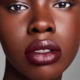 Estée Lauder Pure Color Crème Lipstick, 0.12 oz. – Color verdadero y cobertura total por 10 horas. Acabado cremoso con beneficios voluminizadores, nut