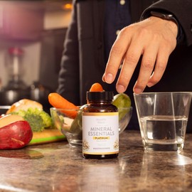 Health Hack Mineral Essentials Platinum Zeolita Blend | Complejo de Minerales Esenciales y Vitaminas para el Bienestar | Con Zeolita, Glicinato de Magnesio, Calcio, Potasio y Más | Apoyo Integral