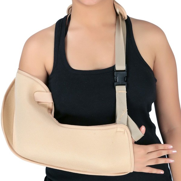 HealthGoodsIn - Adjustable Arm Sling with Padded Shoulder Strap | Medical Arm Sling for Fractured and Broken Bones | Made of Lightweight and Breathable Material (Medium)