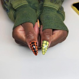 Tortoise Pattern Press on Nails 24Pcs Crocodile Stick on Fingernails Glossy Colorful Acrylic Fake Nail Rhinestones Medium Almond False Nails Autumn and Winter Gel Glue on Nail for Coquette Women Girls