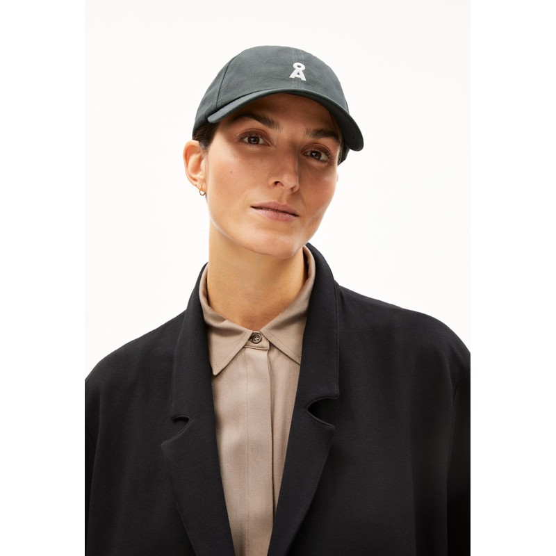 ARMEDANGELS Unisex cap made of organic cotton YENAAS BOLD, Space