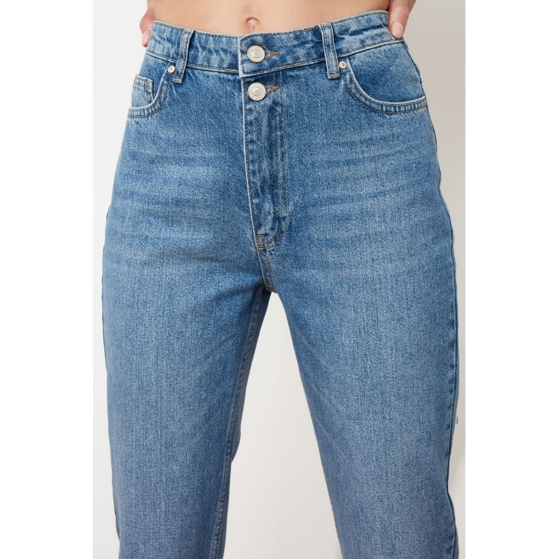 TRENDYOL Women's Double Button High Waist Mother Jeans, blue