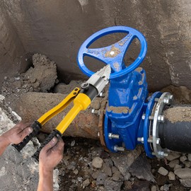 Hand-held Hydraulic Spreader 8T Portable Hydraulic Flange Spreader Expander Tool with Storage Box Integrated Manual Flange Splitter for Pipeline Maintenance, Max 1.18in, Alloy Steel Clamp (Yellow)