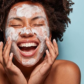 Earth To Skin- Limpiador exfoliante de arándanos Super Fruits (5,0 fl oz)                                                                             