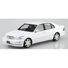 Aoshima Bunka Kyozai 1/24 The Model Car Series No. 136 Toyota UCF31 Celsio 2005 Plastic Model, Molded Color