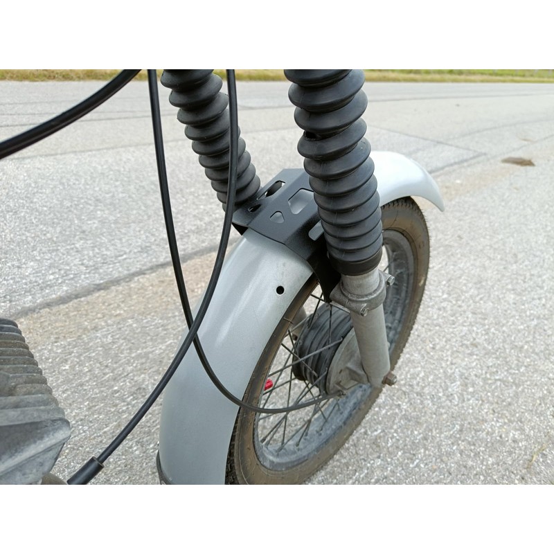 Fork cross yoke: reinforcement of the front fork (fork stabiliser