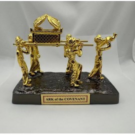 Will Art Museum Five Men Carry The Ark of the Covenant. - Decoración de base negra