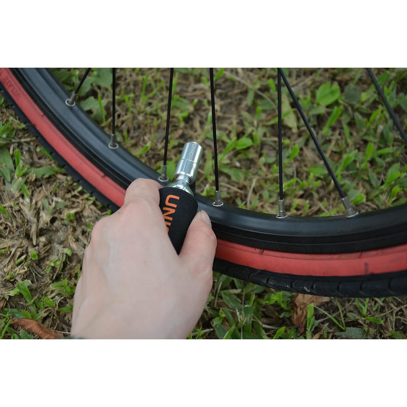UNICHE Sprint CO2 Bike Tyre Inflator with Push-To-Inflate Design [Silver]