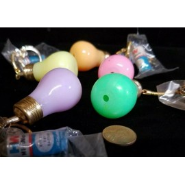 VINTAGE LIGHT BULB KEY CHAINS w/ORIGINAL BATTERY -NEW OLD STOCK 3 for 10.50
