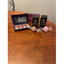 AVON TRUE COLOR 8-in1 lip palette & 2xcandy Bon Bon lip gloss