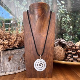 Frau Perlmutt und schwarze Antelina Halskette - Naturstein-Anhänger - Große Mineralien-Halskette für Männer - Ideal als Geschenk