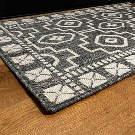 Pilgrim Home and Hearth 19651-1 Area Rugs, 46" x 28", Beautiful