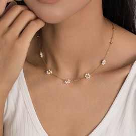 Daisy Pearl Necklace, Dainty Pearl Choker Necklaces for Women 14K Gold Flower Necklace Birthday Gifts for Her Pearl Jewelry