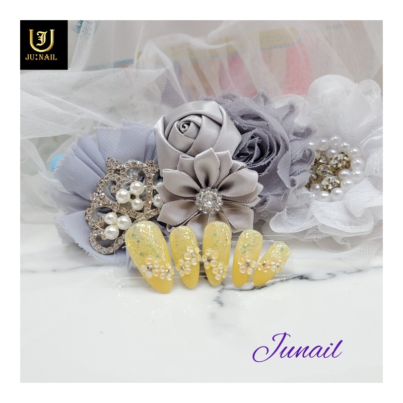 Yellow Flower Handmade Nail Tips⭐ - Short Almond / 노란꽃