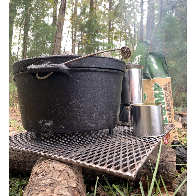 Bayou Classic Pre-Seasoned Cast Iron Dutch Oven w/ Feet Features