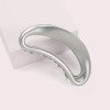 Clip Con Forma De Garra De Plata Esculpida