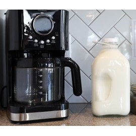 The Dairy Shoppe Glass Milk Bottle, Heavy Glass with 48mm Lid, Creamery Style (64 oz/1 pk, Half Gallon)