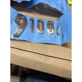 International NEW INTERNATIONAL 9900 I TRUCK EMBLEM OEM (2)