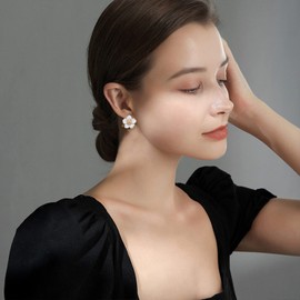 Fuvirou Elegant Flower Studs Earrings Cute Camellia Stud Earrings Chic Jewelry Gift for Women (camellia)